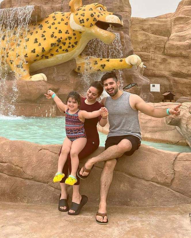 Aiman and Minal Khan's dreamy vacation picture will give you holiday goals