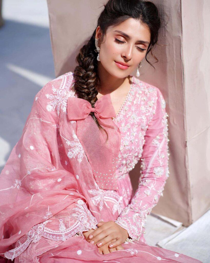 Ayeza Khan looks all gorgeous and beautiful in her latest shoot of Pari