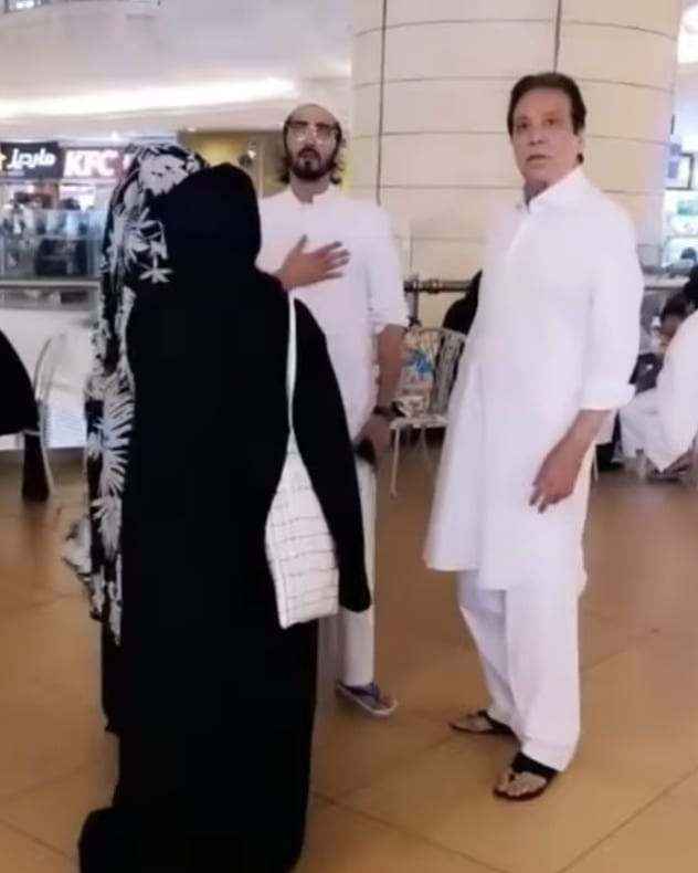 Javed Sheikh, wife Zinat Mangi performed Umrah with kids