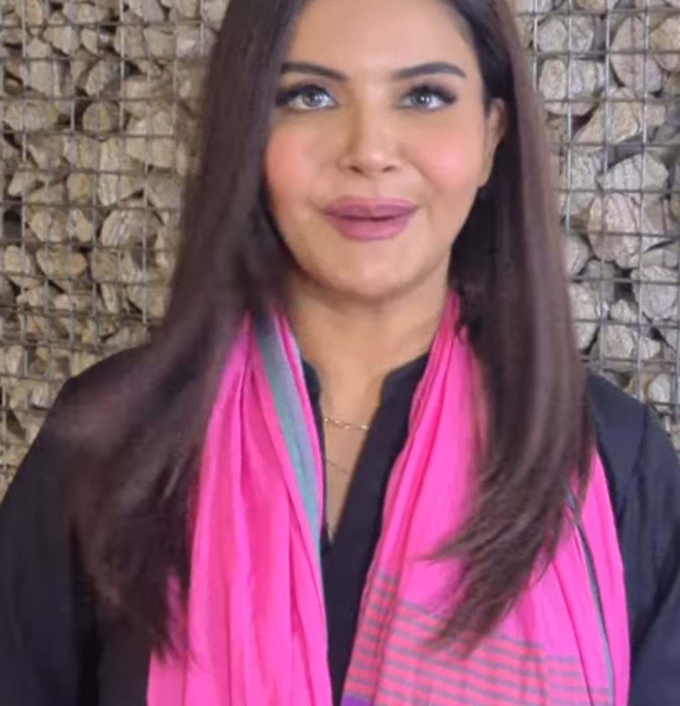 Netizens are not happy with the recently done lip fillers of Nida Yasir