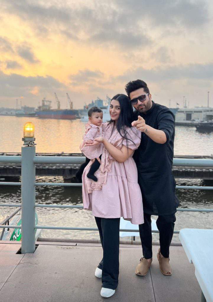 Recent beautiful pictures of Sarah Khan and Falak Shabir together with their daughter 