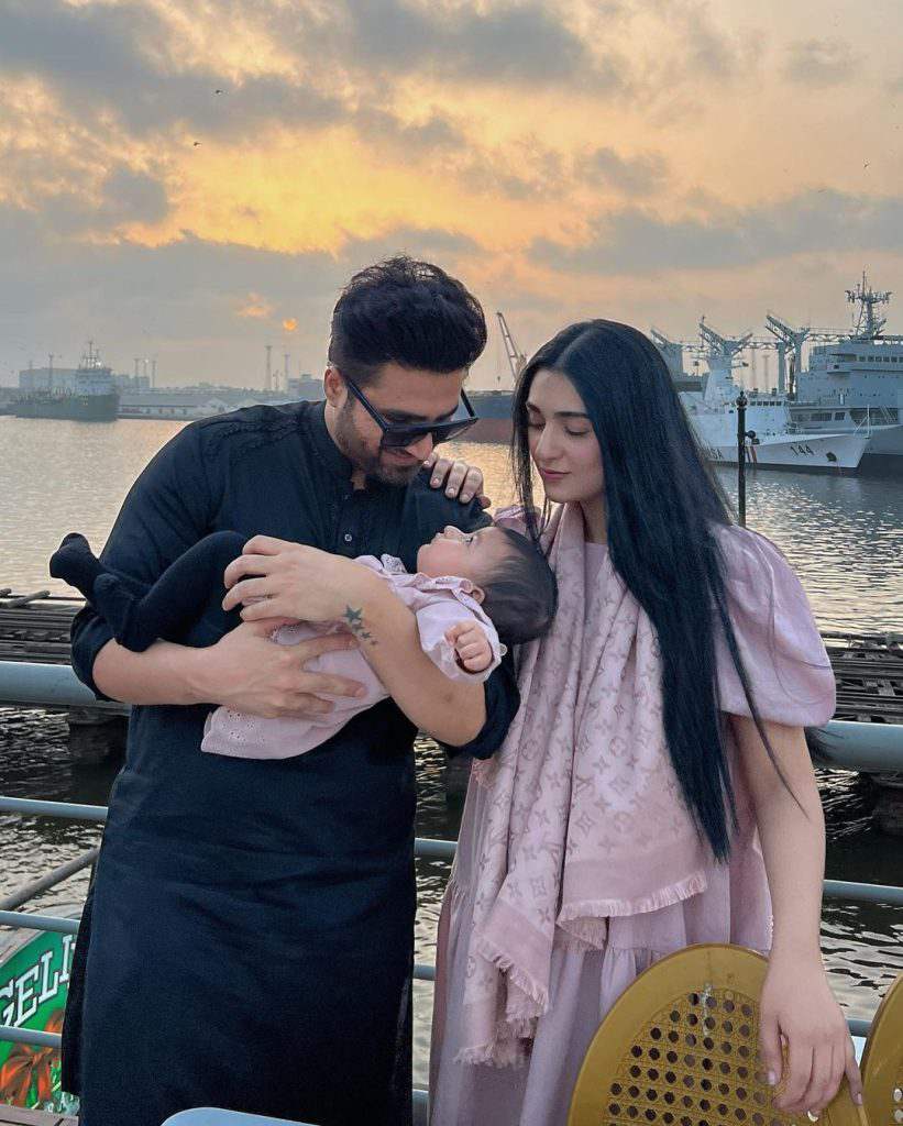 Recent beautiful pictures of Sarah Khan and Falak Shabir together with their daughter 