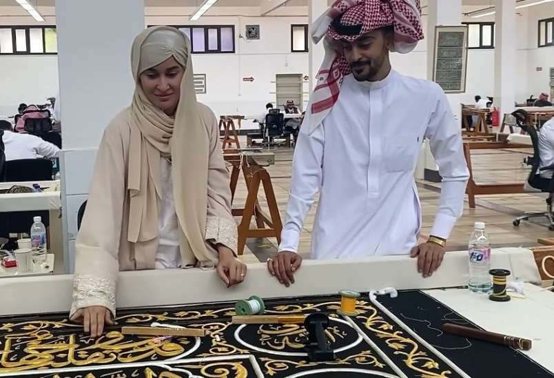 Shaista Lodhi shares the beautiful Umrah journey with her followers where she had the honor of stitching Ghilaf-e-Kaaba