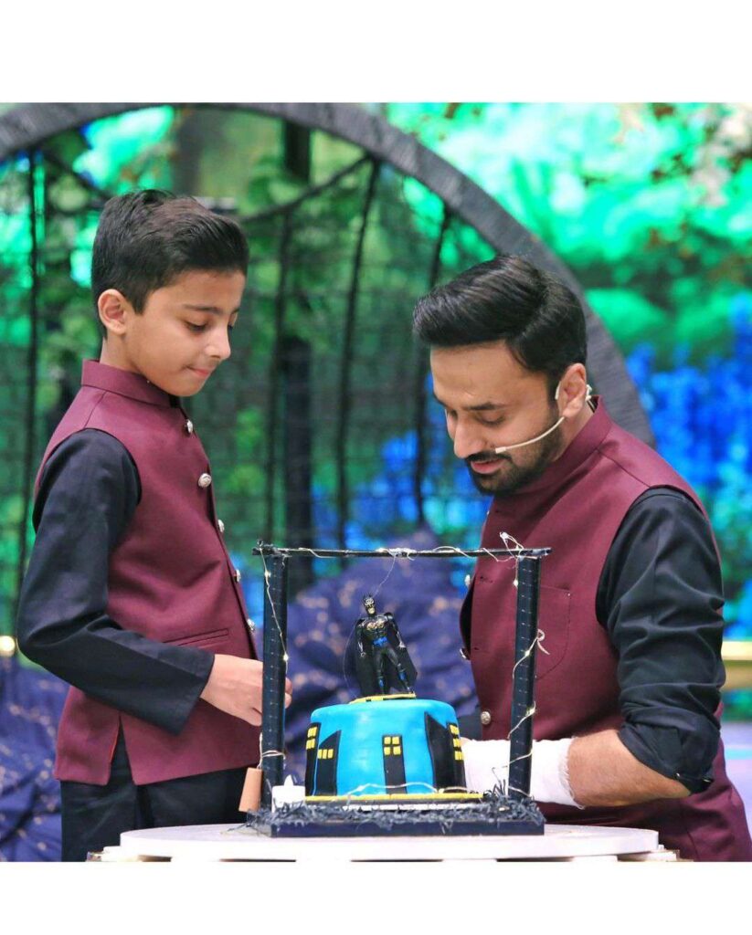 Waseem Badami celebrates his son’s birthday on the set of Shan-e-Ramzan along with his mother