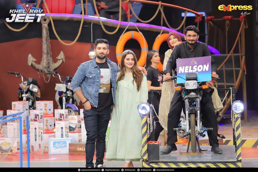 Aiman Khan and Muneeb Butt looking gorgeous as ever on the sets of Khel Kay Jeet