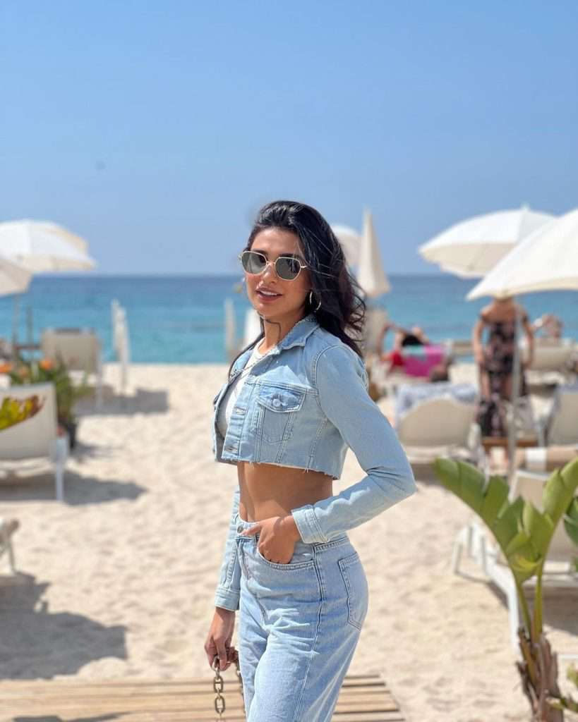 Amna Ilyas Spotted With Nomi Ansari In France: She Again Sizzles In Hot Attire