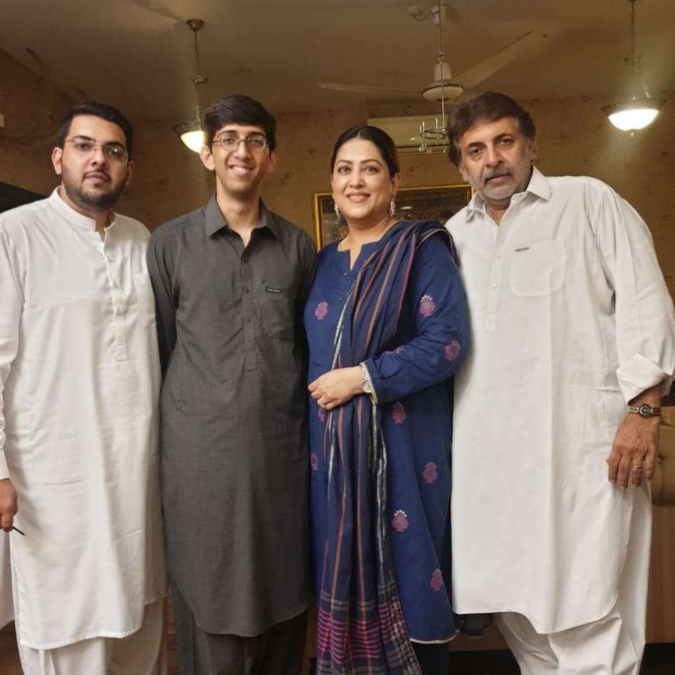 Fazila Qazi’s Splendid Pictures With Husband And Sons