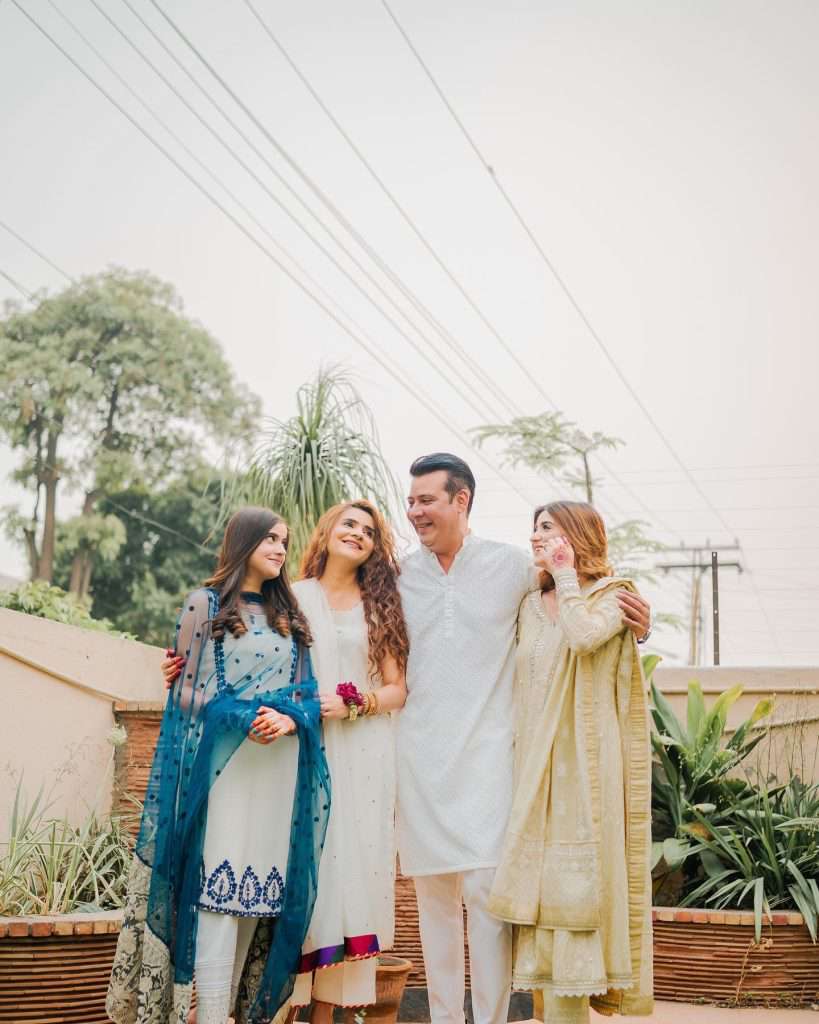 Alluring pictures of Moammar Rana with family on Eid