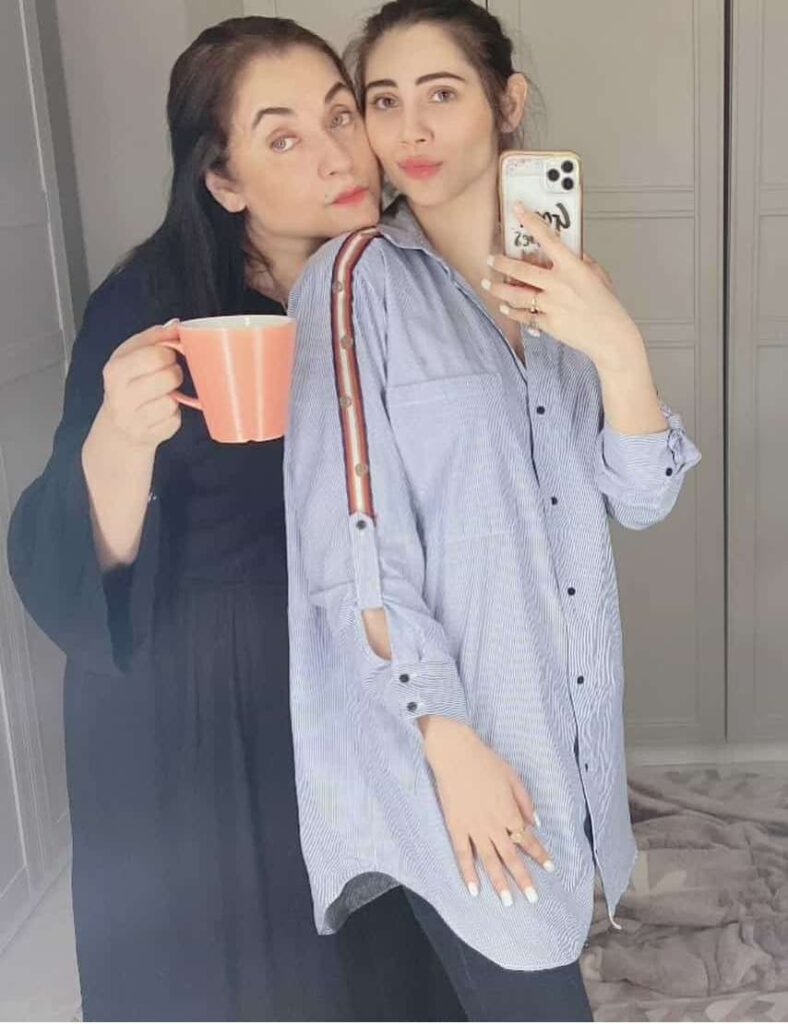 Salma Agha With Her Daughter Zara Khan