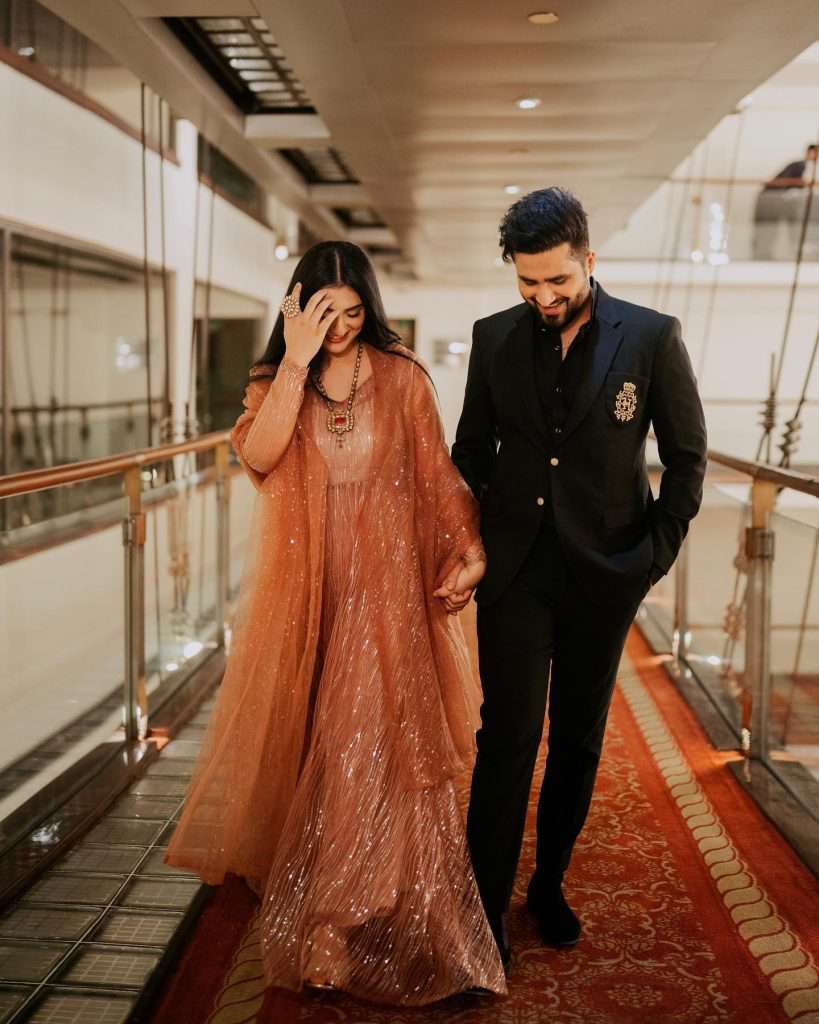 Sarah Khan And Falak Shabir's Latest Pictures Filled With Warmth Of Love Are Definitely Easy On The Eyes