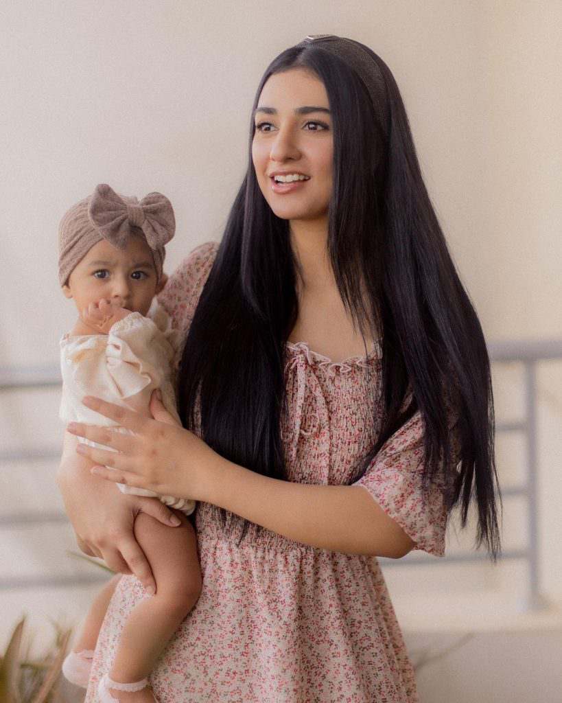 Sarah Khan’s Latest Pictures With Daughter Alyana Is Hypnotizing Fans