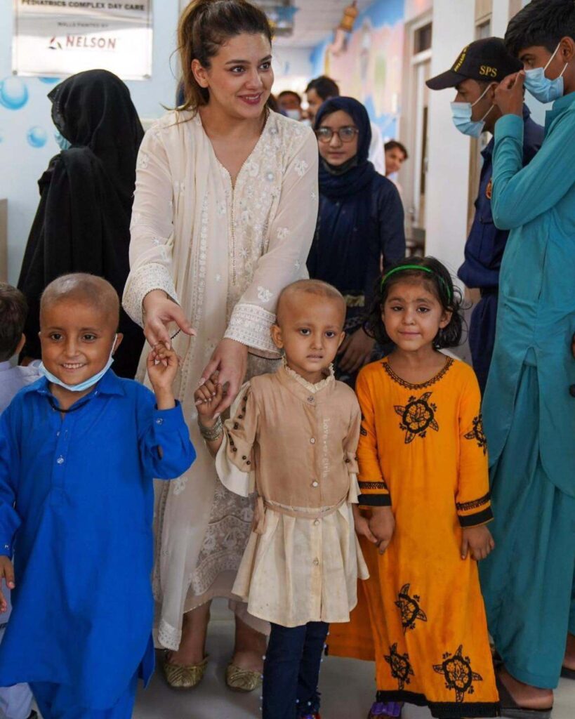 Zara Noor Abbas reached out to the children of Indus Hospital distributing 'Khushiyon Ka Sadqa'