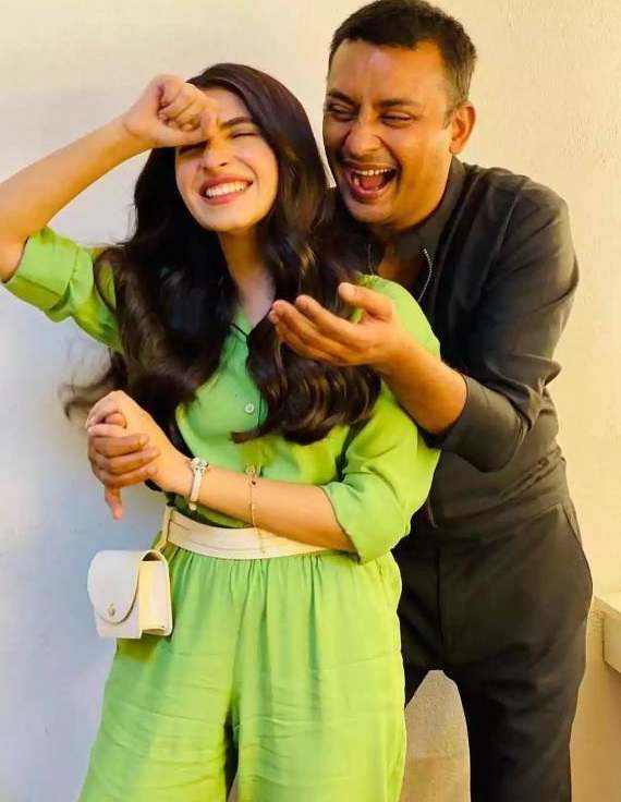 Kinza Hashmi and Babar Zaheer's euphoric mood pictures