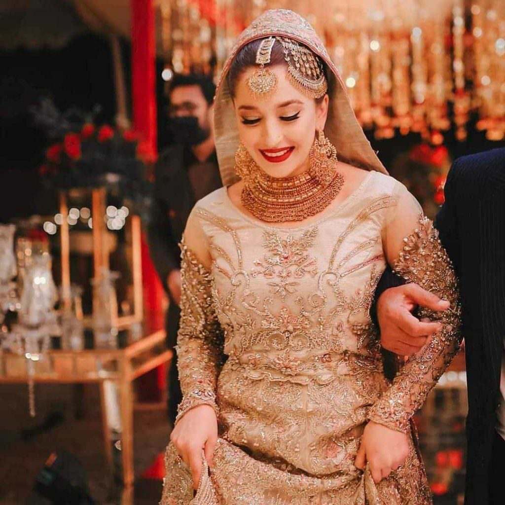 Naimal Khawar shares favourite moments from sister Fiza Khawar's wedding
