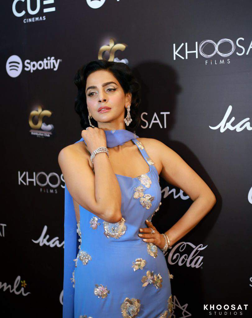 Netizens criticize Saba Qamar for wearing inappropriate attire at Kamli premier