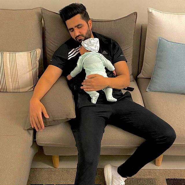 Sarah Khan And Falak Shabir Heading Off To Vacations With Baby Alyana: View Capricious Pictures