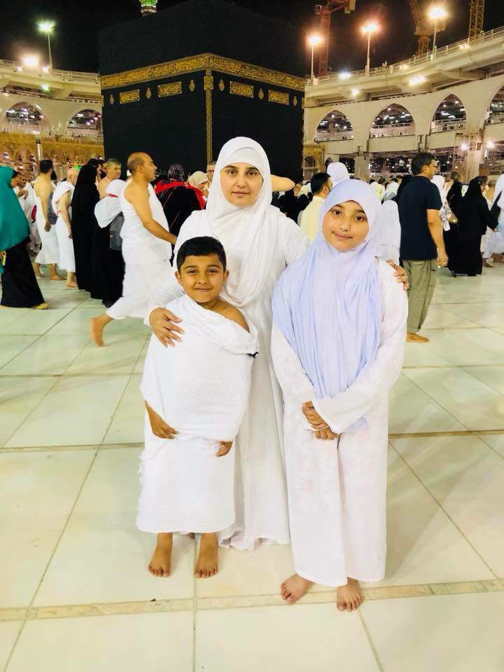 Blessed Javeria Saud is off to Saudi Arabia for Hajj – Latest decent pictures with family