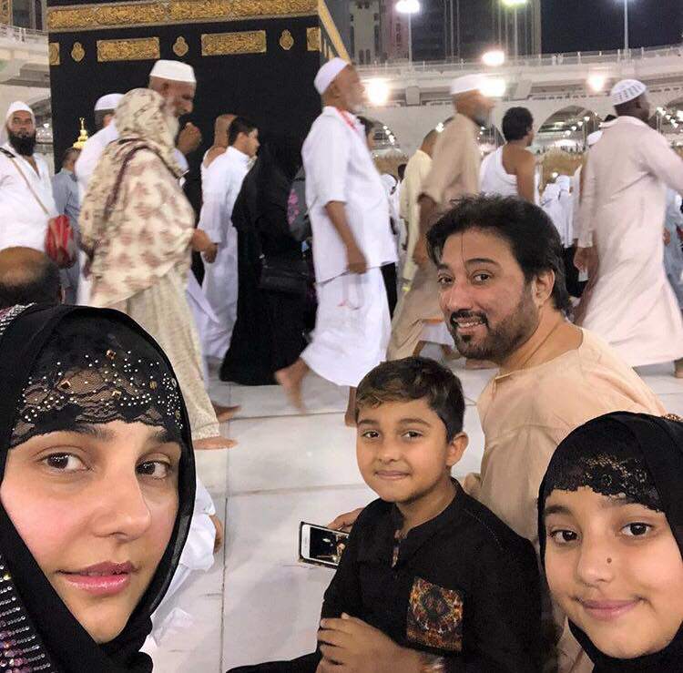 Blessed Javeria Saud is off to Saudi Arabia for Hajj – Latest decent pictures with family