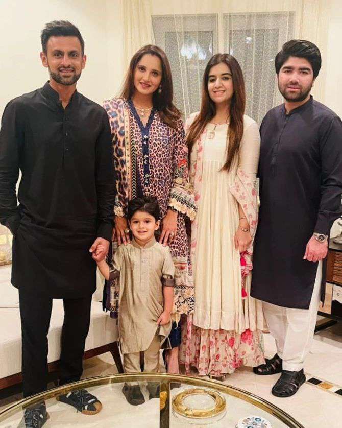 Sania Mirza, Shoaib Malik wish everyone a happy Eid