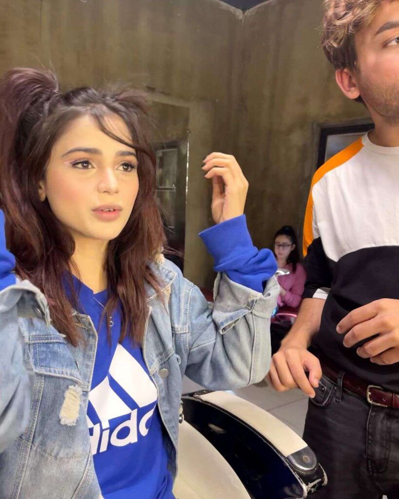 Aima Baig shared a photo of her make-up room with her armpits lifted