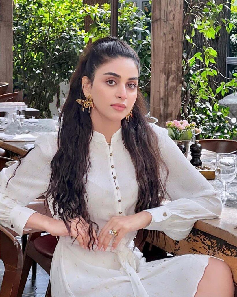 Anmol Baloch is looking like a vision of beauty in pure white assemble