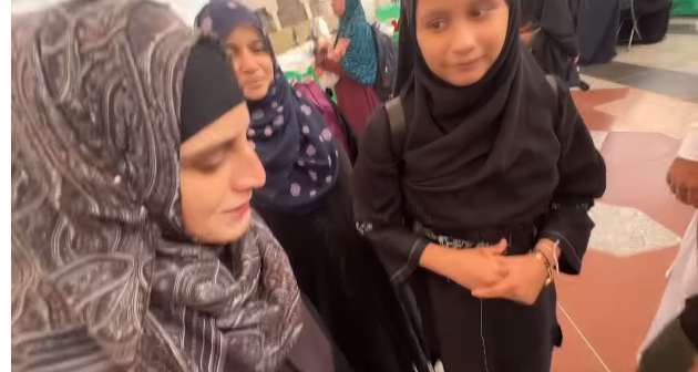 Maaz Safder performing Umrah with family: Shares soulful vlog