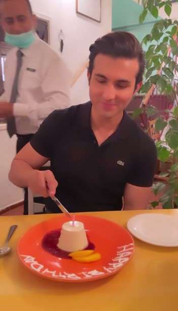 Shahroz Sabzwari celebrating birthday with wife Sadaf Kanwal and family: view dreamy pictures