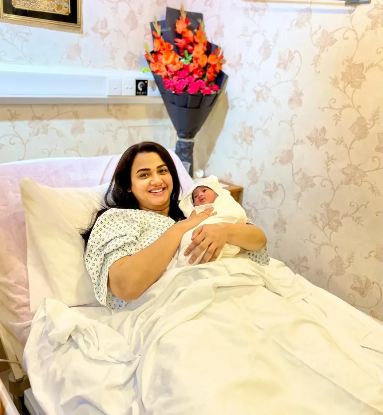 Shiza Fiza famed actress Kiran Tabeer blessed with a baby girl