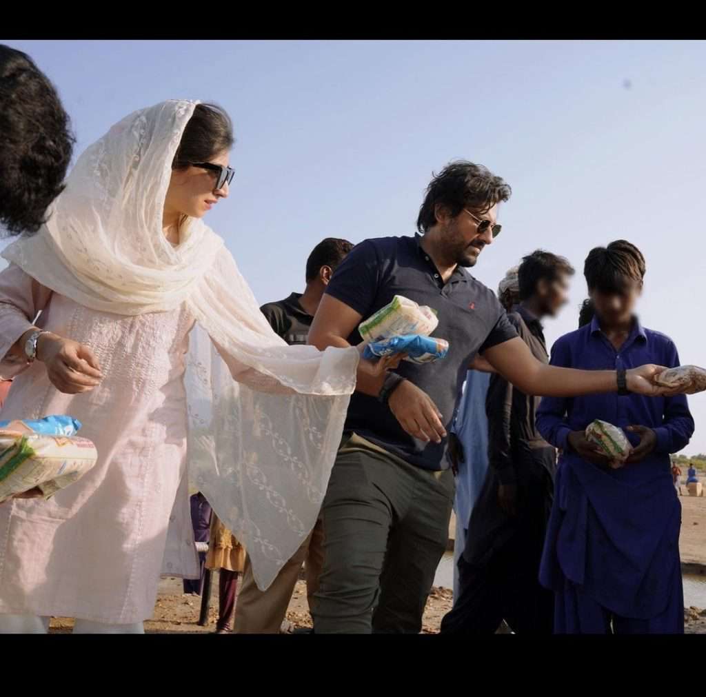Mariyam Nafees and her husband reached Sindh to help the flood-affected people