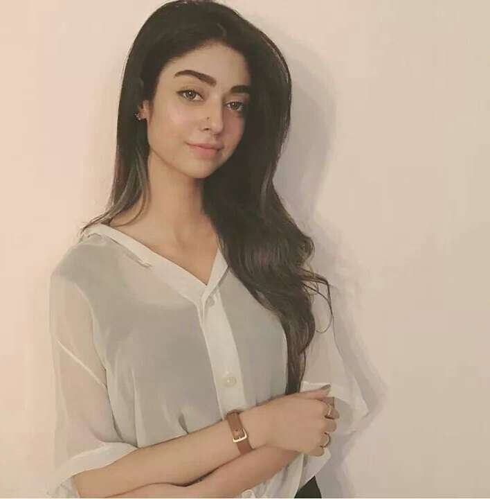Noor Khan’s bold picture draws severe criticism from the netizens