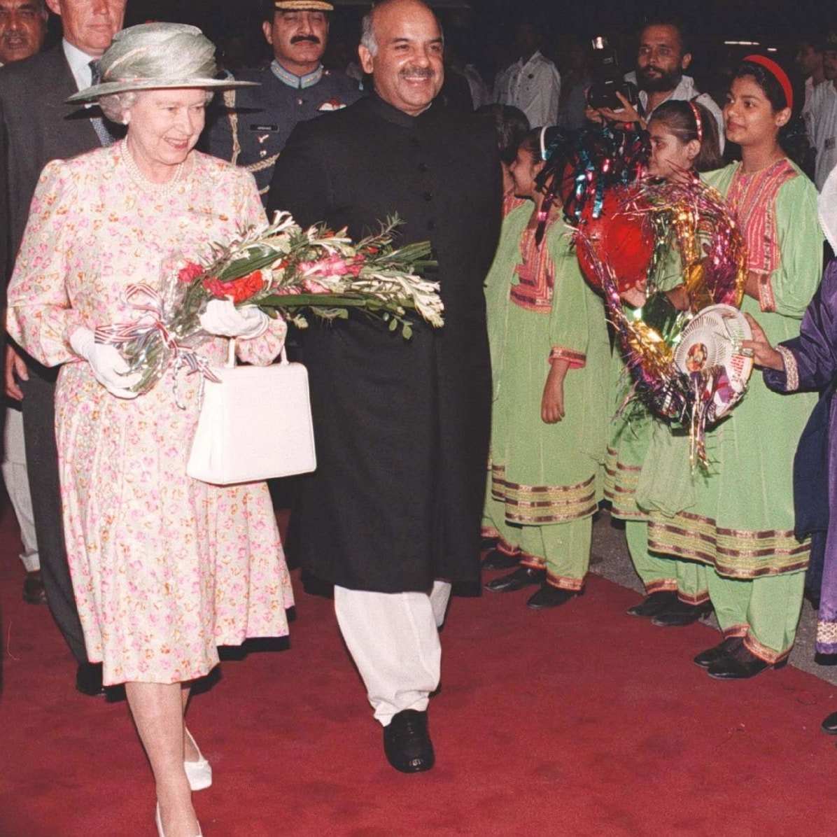 queen elizabeth visit pakistan