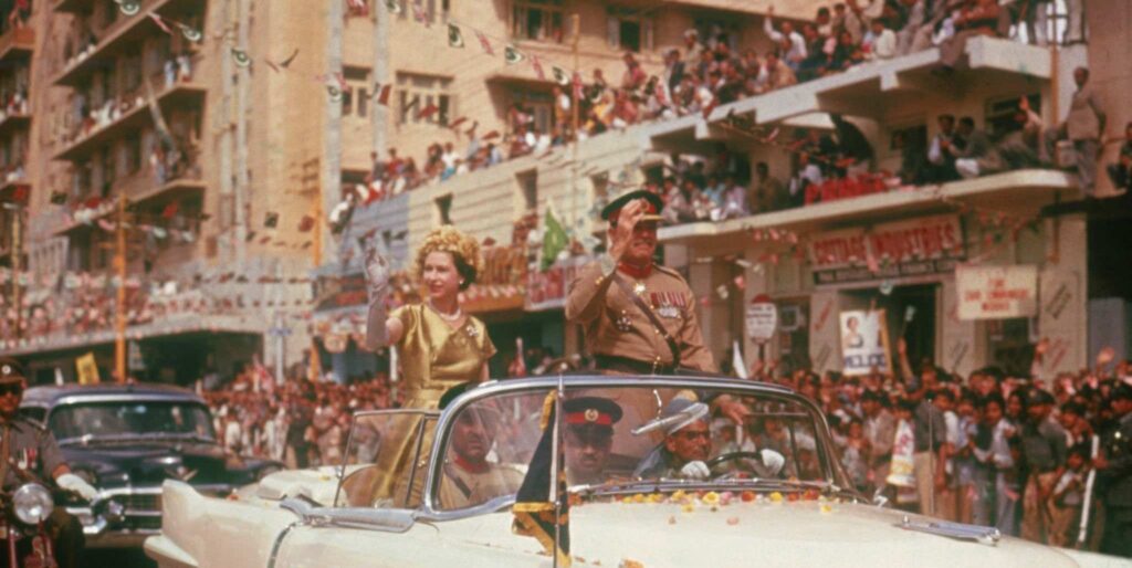 'Memorable photos' of Queen Elizabeth when she visited Pakistan