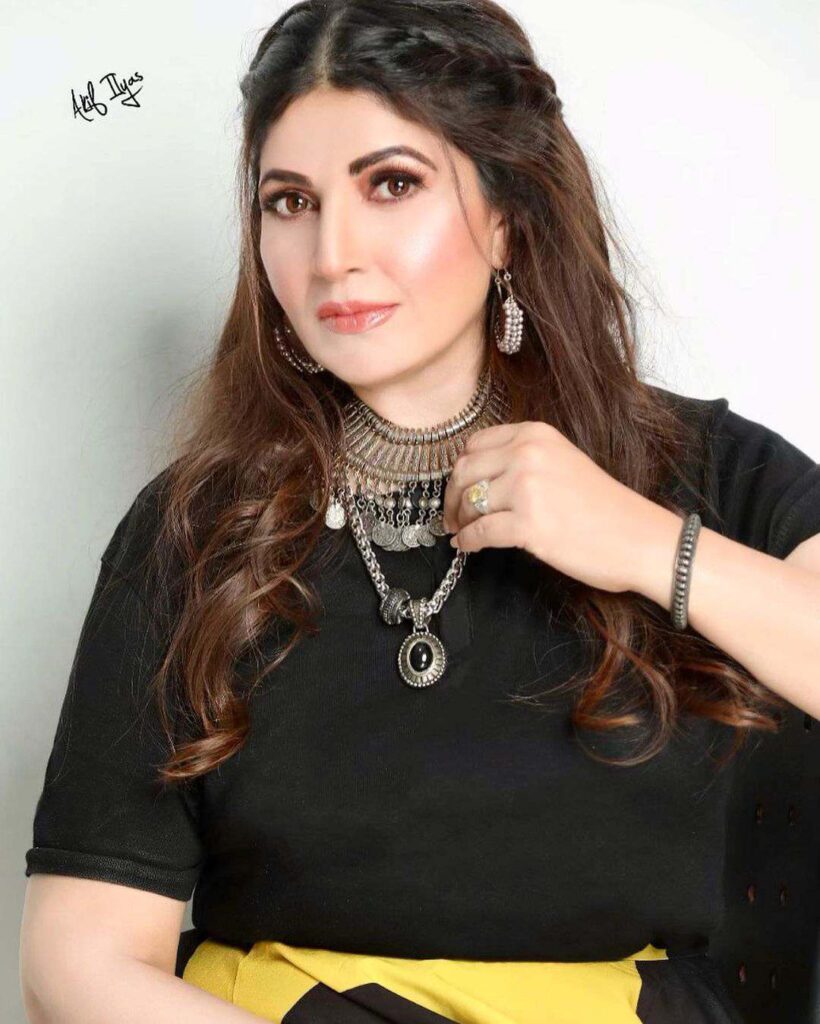 Shagufta Ejaz dialed the clock back, looking incredible in her latest pictures!!