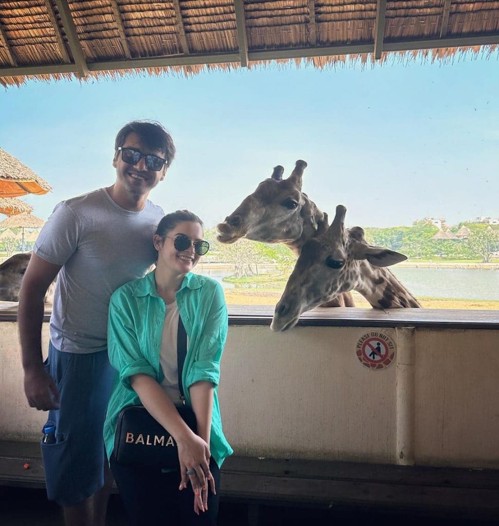 Minal Khan and Ahsan Mohsin Ikram wins internet with their spectacular pictures from Thailand