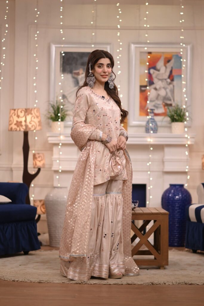 Inside pics of Urwa Hocane and Farhan Saeed from Nida Yasir's show are dreamy
