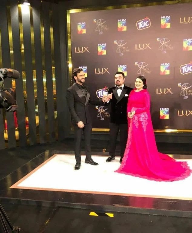 Ahmed Ali Butt's wife Fatima Khan rocks at Lux Style Awards 2022 with this charismatic look