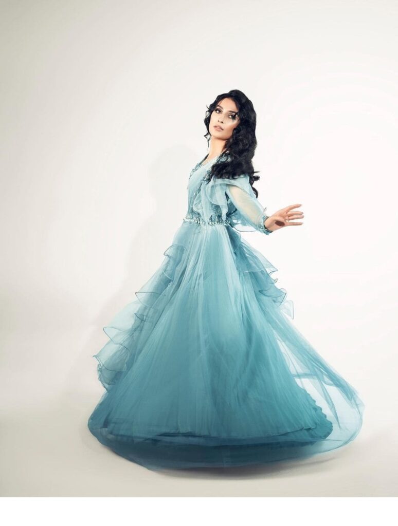 Ayeza Khan looks like a Barbie in a disney princess dress