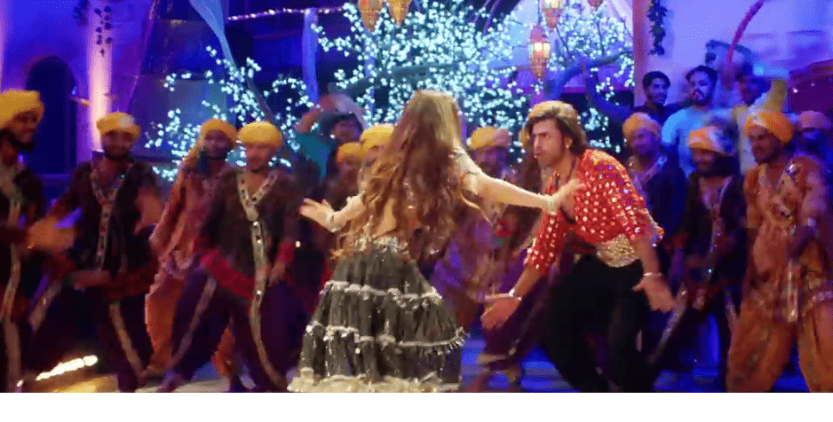 Urwa and Farhan Saeed’s sizzling dance moves In movie Tich Button leave fans in awe