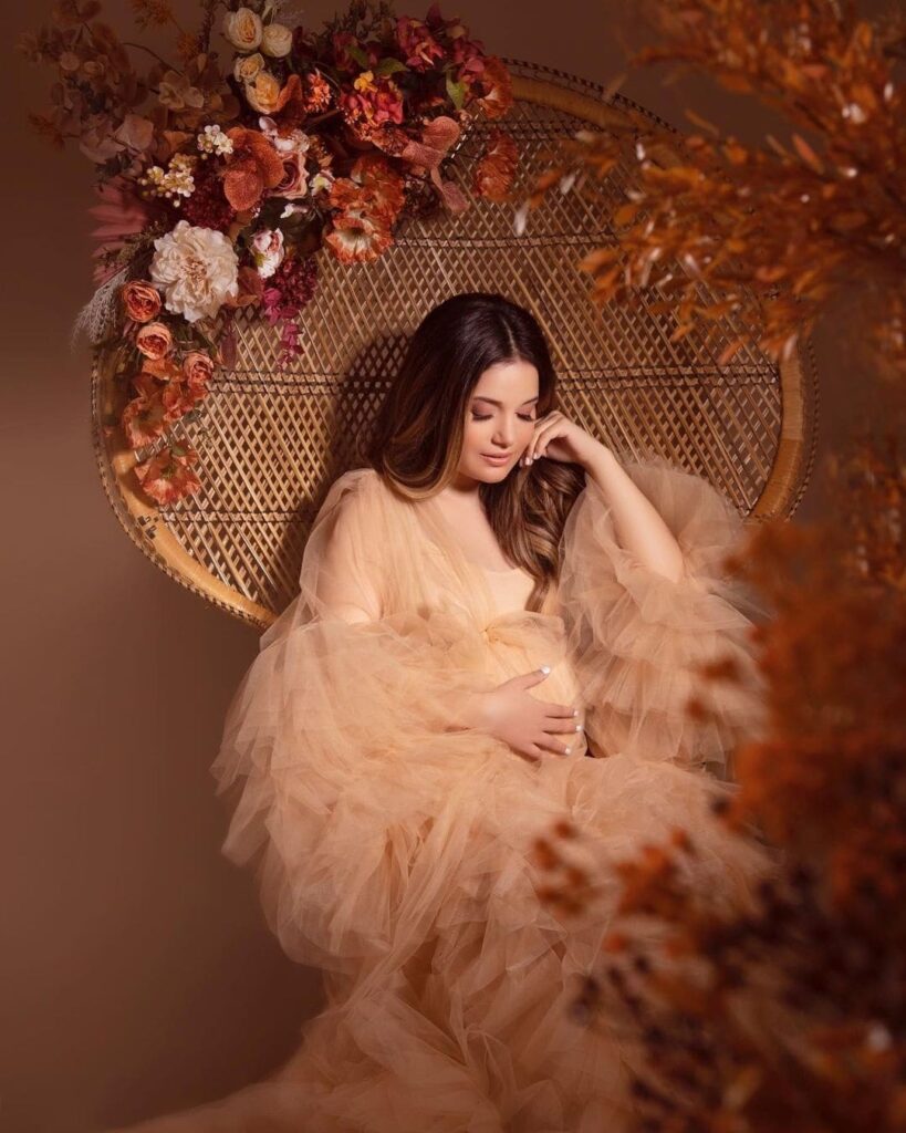 LOOK: Armeena Rana Khan stuns in maternity shoot