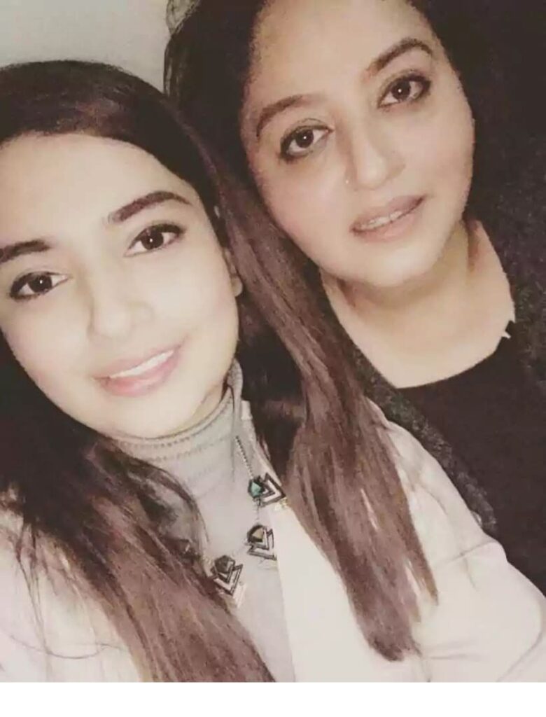 Faisal Qureshi daughter Hanish Qureshi new pictures with sister