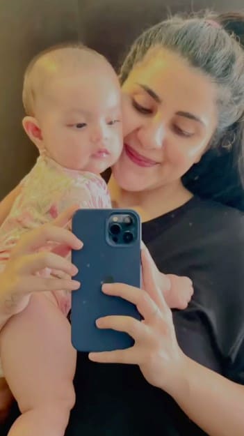 Sohai Ali Abro is enjoying motherhood to the fullest, share cutest snaps of daughter