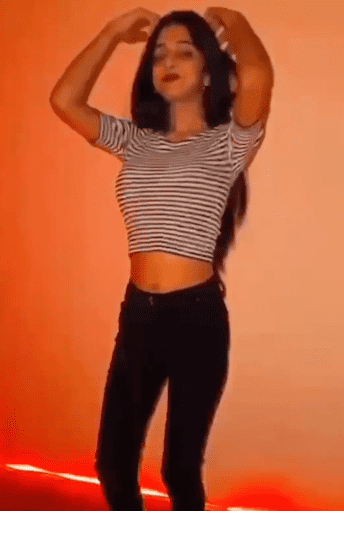 Mera Dil Ye Pukare Aaja viral girl Ayesha aka Mano's bold dance video goes viral