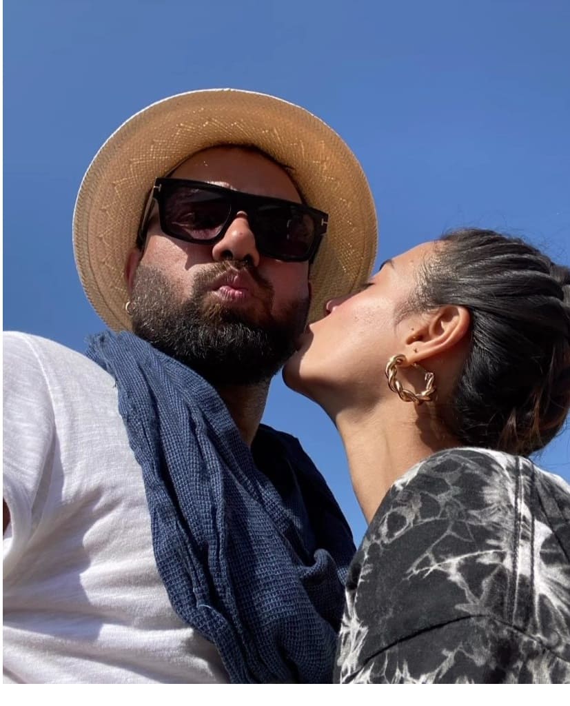 Iqra Aziz and Yasir Hussain, A lovey-dovey couple drop charismatic pictures