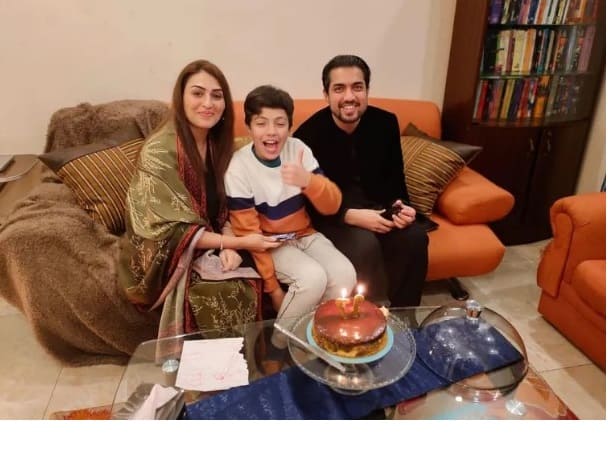 Iqrar Ul Hassan and Qurat Ul Ain drop charismatic pictures from 17th wedding anniversary