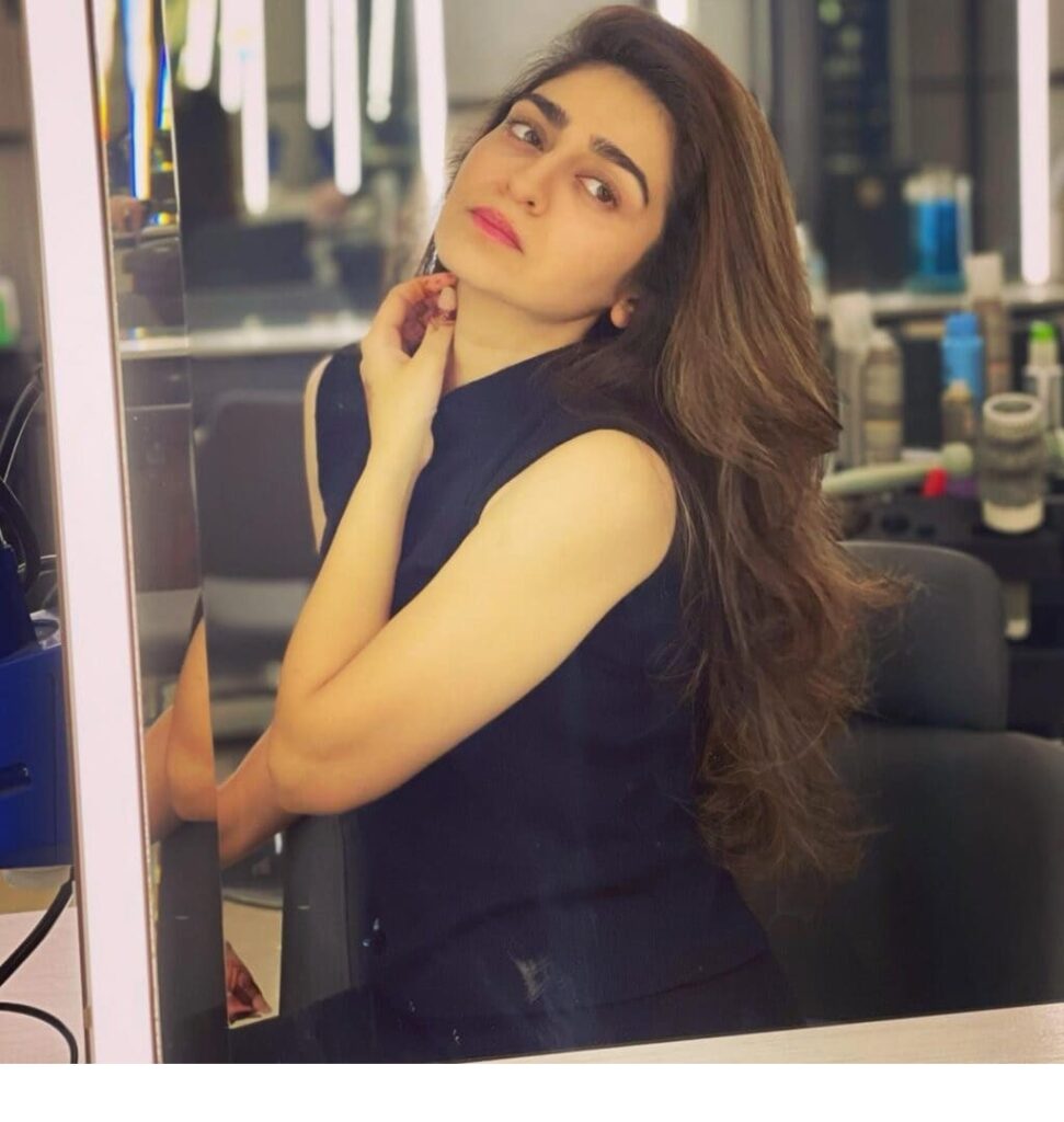 Pakistani actress Hajra Yamin turns up the heat in sexy black outfit [pictures]