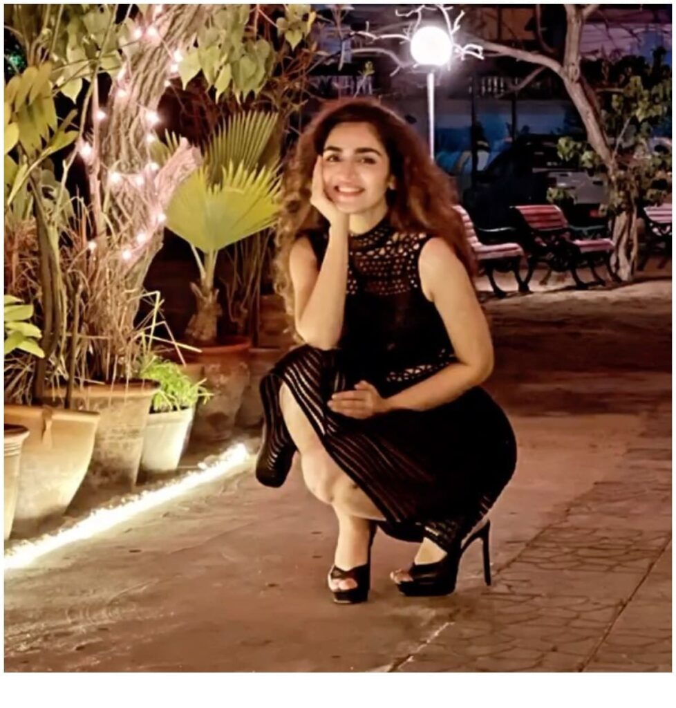 Pakistani actress Hajra Yamin turns up the heat in sexy black outfit [pictures]