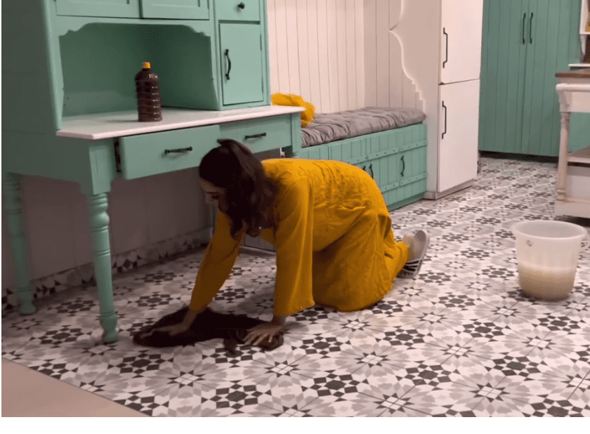 Ghar ka jharo pocha: Nida Yasir's unfiltered cleaning photos inspire fans to embrace natural beauty
