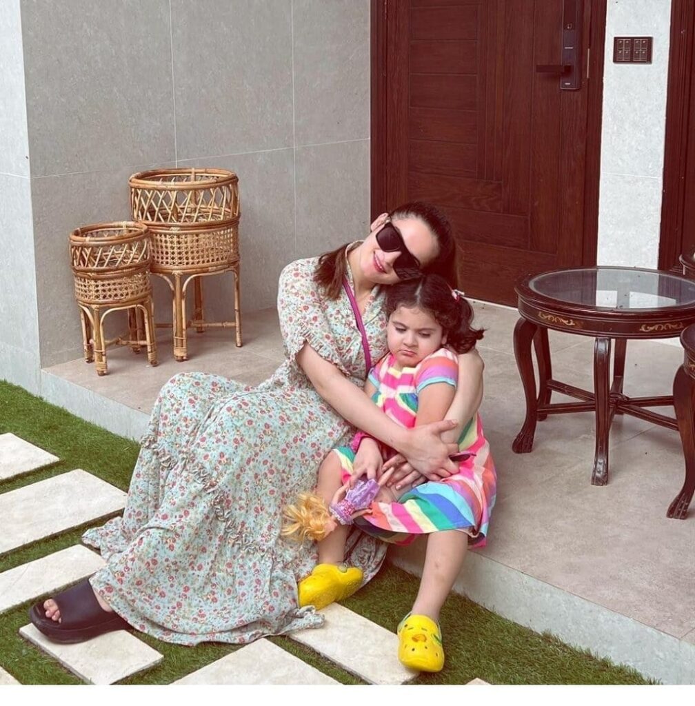 Aiman Khan and Minal Khan's latest pictures with family are truly a sight for the sore eyes
