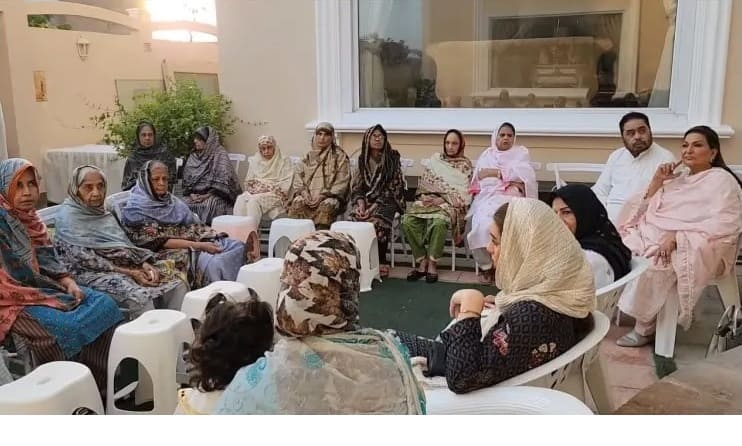 Javeria & Saud got special guests: have mothers from old age home at their place