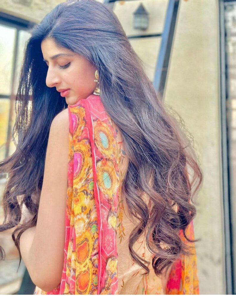 Mawra Hocane dazzles in Eid photos, Boldly showing off her shaved ARMPITS